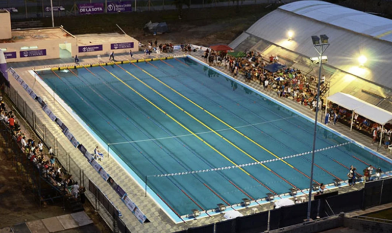 Un deportista perdió la vida en el natatorio del Kempes